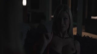 Teen babe facesitting her busty stepmom