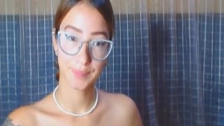 Nasty Babe Nails Her Creamy Pussy